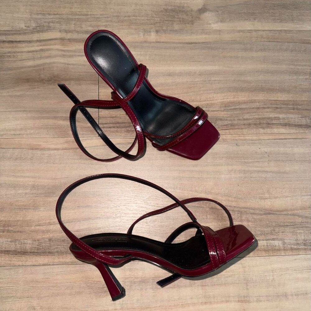 Women's Burgundy and Red Courts